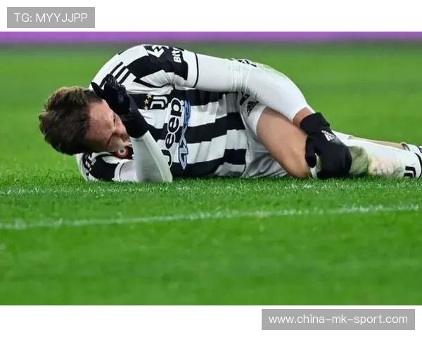 尤文突破禁区制造混乱，基耶萨补射偏出