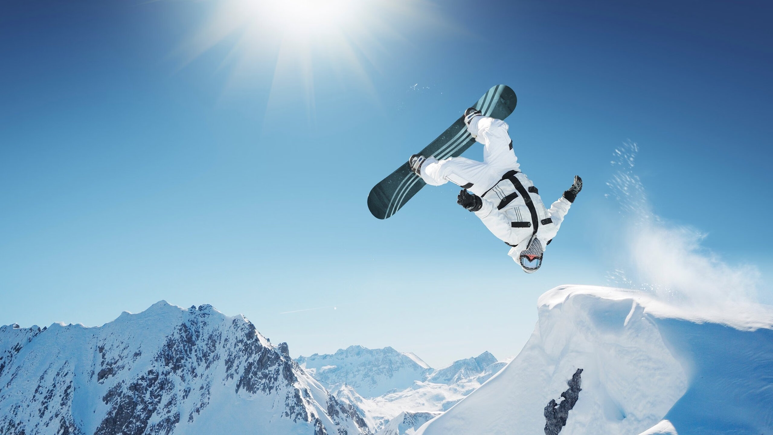 中立B仰泳选手姿态协调度提升,中游体育仰泳手臂路线