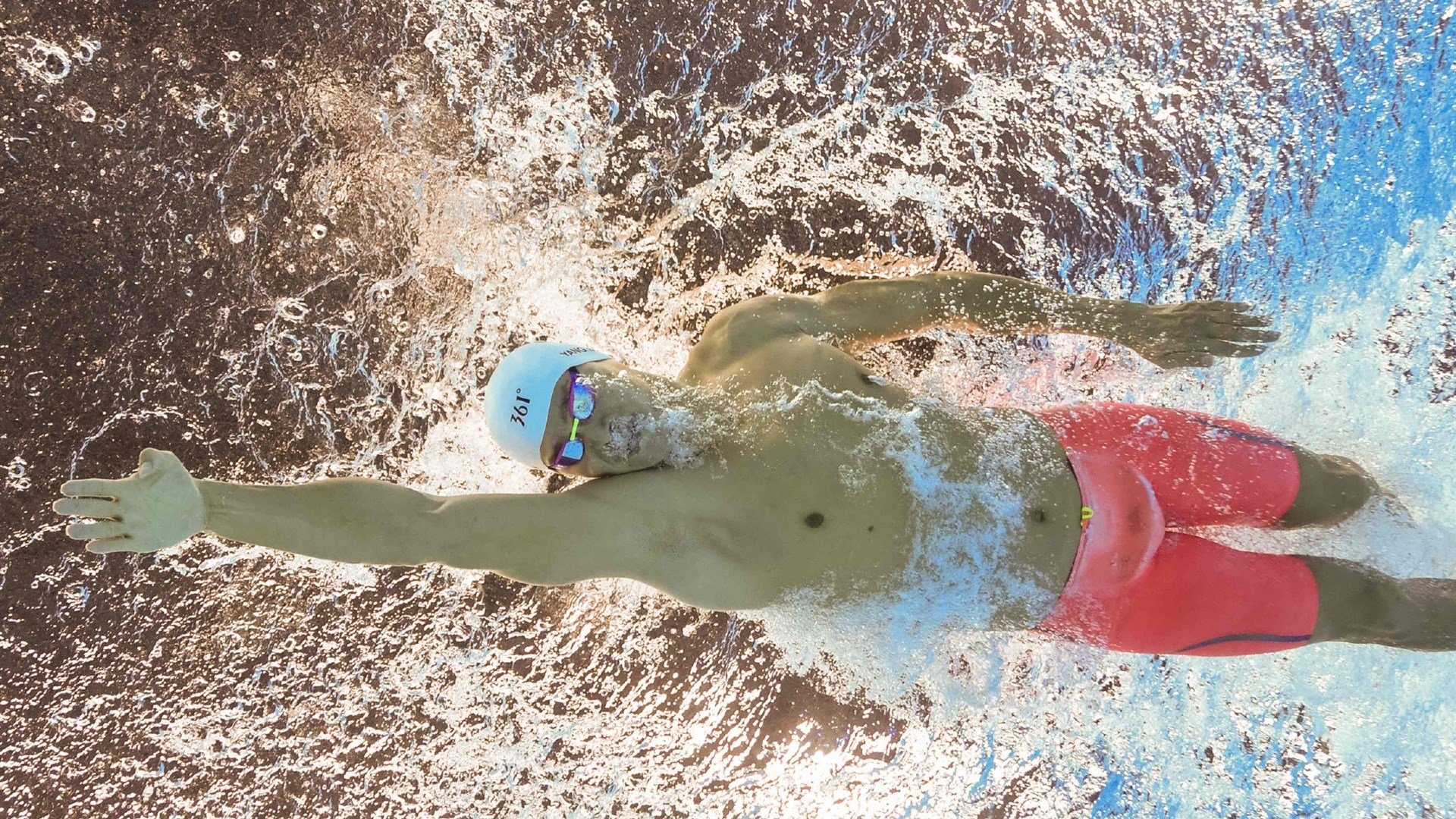 凯莉·麦基翁展现新一代仰泳冠军风范,凯丽-麦基昂